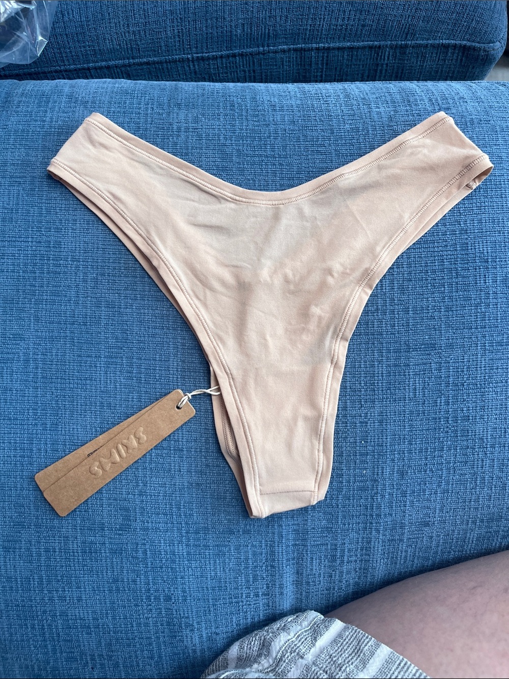 SKIMS Beige Seamless Thong NWT Medium, Clay, Fits Everybody Dipped
